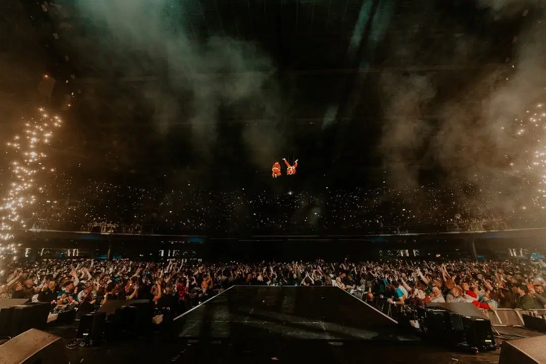 The 2 Johnnies LED wristband show